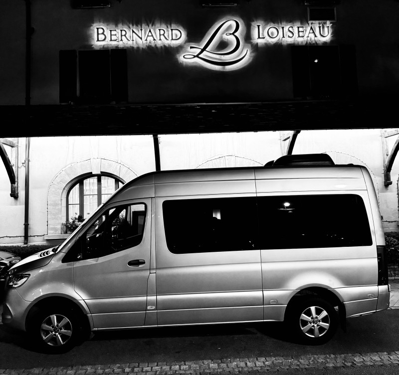 Taxi au départ de Semur-en-Auxois Wine Tours sur réservation Van 9 places